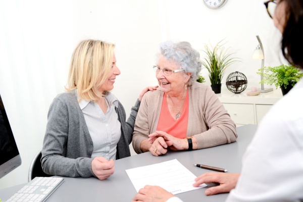 Shutterstock_droitssucessionpersonneagee-1