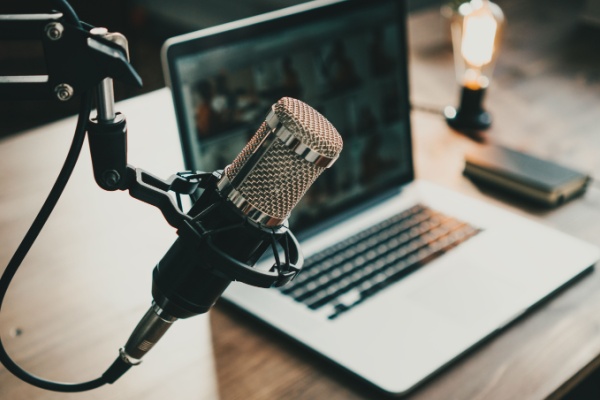 Shutterstock_podcastaccidentstravail