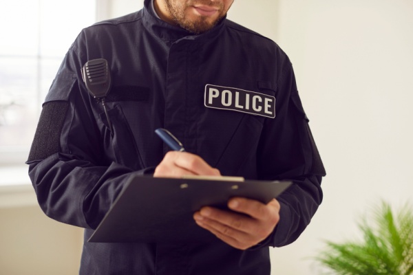 Shutterstock_mecenatsalariepolice
