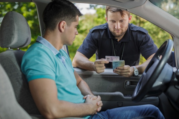 Shutterstock_pertepermisconduiresalarie