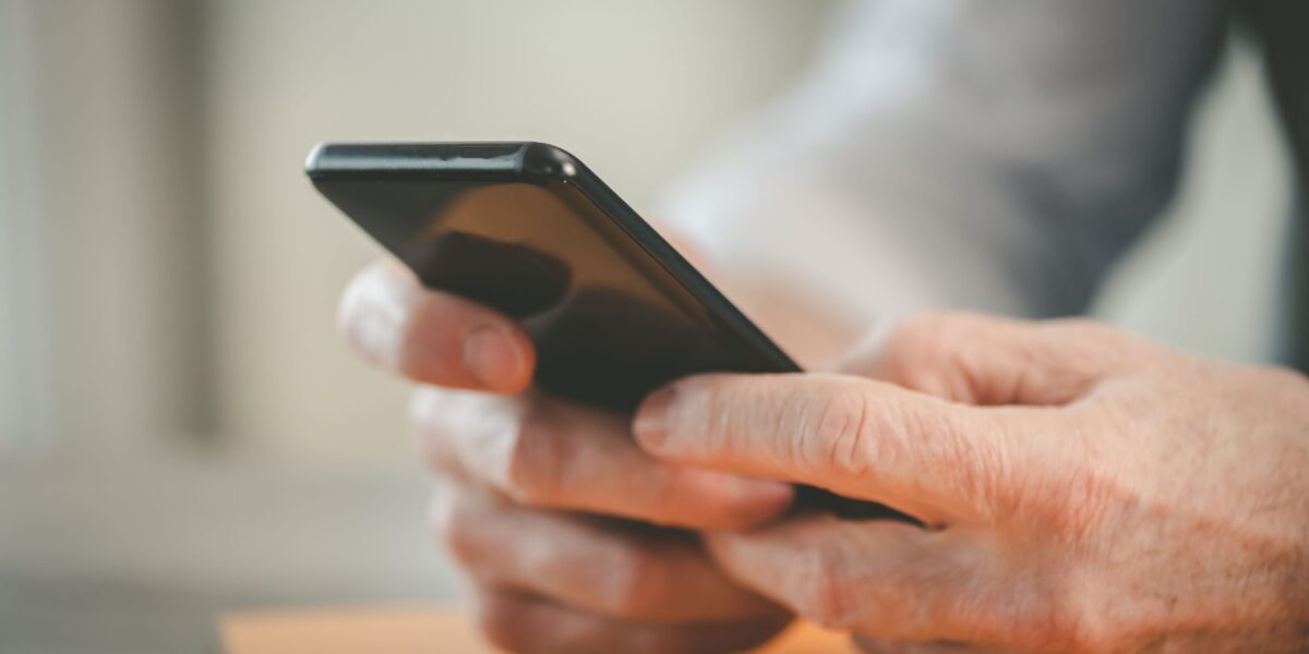 Shutterstock_declaration20revenus20mobile